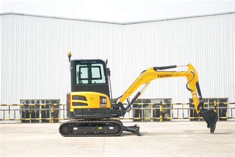 Yuchai 3 8 T Hydraulic Excavator Using In A Confined Setting Mini