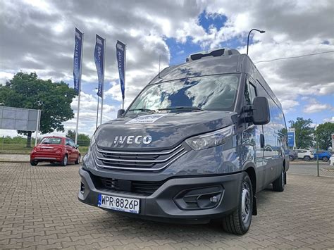 Wynajem Iveco Daily Bus Furgon Ch Odnia Dostawczy Izoterma D D