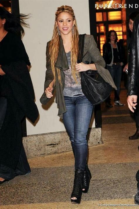 Pin On Botas Shakira Style Celebrity Inspired Outfits Shakira Outfits