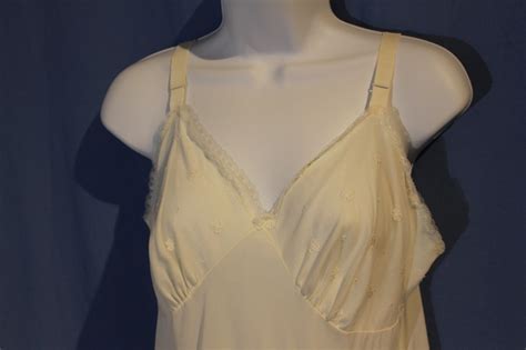 Kayser Cream Vintage Slip Ebroidered Bustline Mo Gem