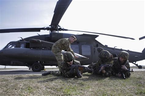 Rom Nia Vrea Elicoptere Black Hawk Pentru Mai Nu Pentru Mapn