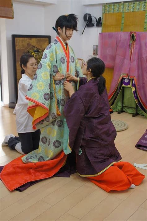 Heian Photography Experience Dressing In Junihitoe