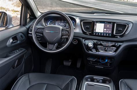 2025 Chrysler Pacifica Hybrid: 182 Interior Photos | U.S. News