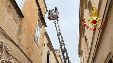 Pioggia E Vento Provocano La Caduta Di Calcinacci Nel Centro Di Lecce