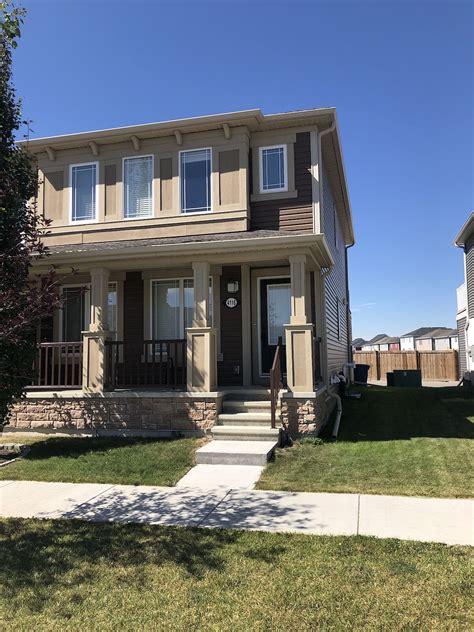 Airdrie Pet Friendly Townhouse For Rent | Windsong | Spacious Open ...