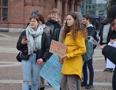 FOTOSTRECKE Fridays for Future am Frauentag Schülerinnen und Schüler