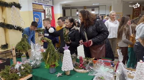 Kiermasz świąteczny w Szkole Podstawowej nr 1 w Końskich TKN24