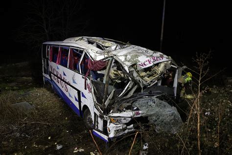 GalerÍa Dos Heridos Al Caer Un Autobús A Un Arroyo En Linares De Riofrío Fotos David Arranz