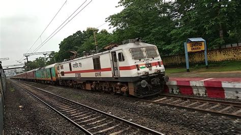 Chhattisgarh Sampark Kranti Led By ITARSI WAP 7 Departs UMARIA While