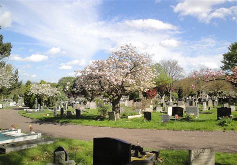 Views of Putney Vale Cemetery, London