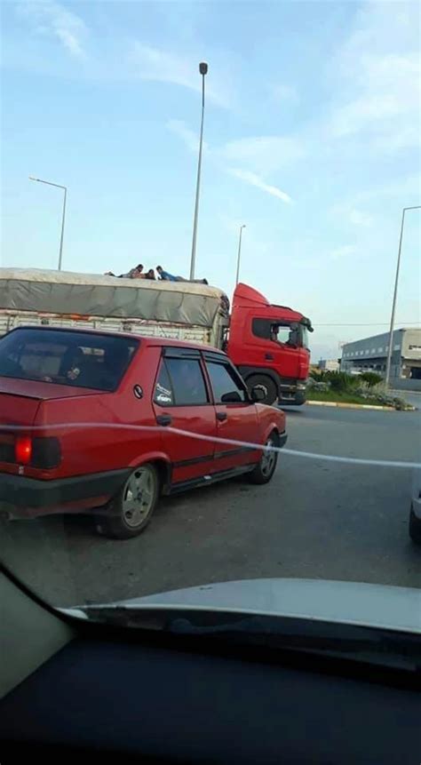 Antalya da tır dorsesi üstünde 3 kişinin tehlikeli yolculuğu Haberler