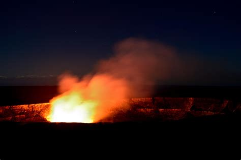 Even more Hawaii, Volcano National Park [OC] 3352 x 2229 : r/EarthPorn