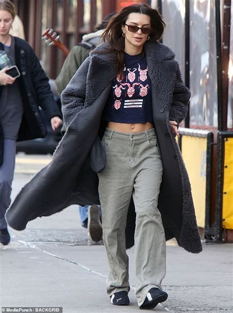 Emily Ratajkowski Flashes Her Toned Midriff In A Crop Top While