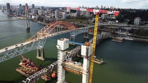 Pattullo Bridge construction on target