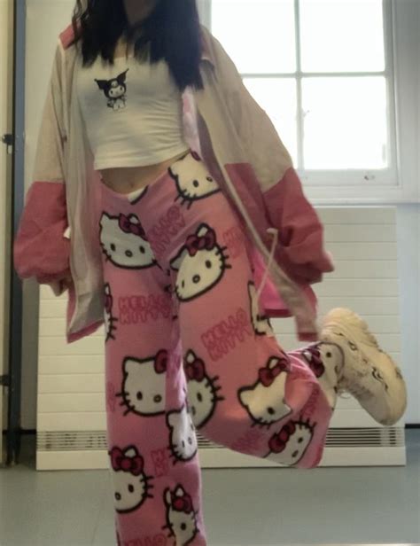 Pin By 𝖘𝖆𝖒𝖎 ･ﾟ On My Pinz Hello Kitty Clothes Kawaii Clothes Pink Hello Kitty