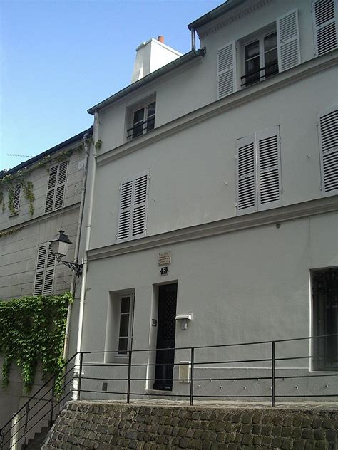 Sur La Butte Au Rue Cortot La Maison Derik Satie Jouxte Le Mus E