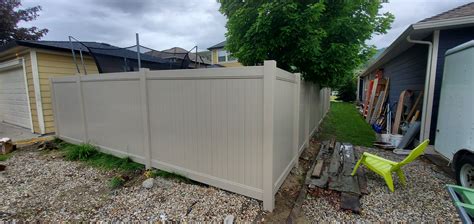 Okanagan Vinyl Fencing Retaining Walls Offers Vinyl Fence Repairs In