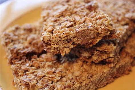 Easy 5-Ingredient Chocolate Chip Granola Bar Recipe