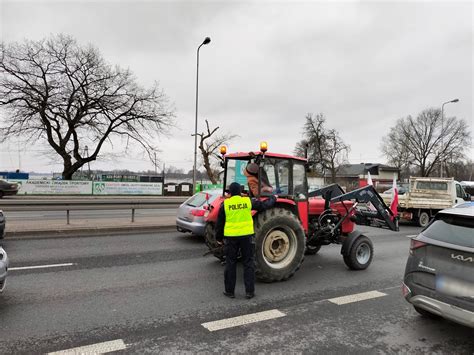 Gigantyczne Utrudnienia Protestuj Cy Rolnicy Zablokowali Ci Gnikami