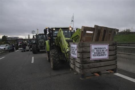 Los agricultores franceses protestan en todo el país contra el acuerdo