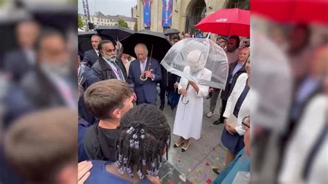 La Familia Real de Reino Unido continúan este jueves visitando Francia