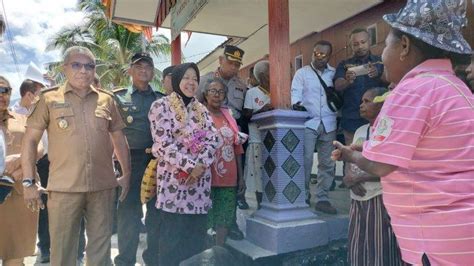 Kunker Ke Kepulauan Yapen Papua Mensos Risma Salurkan Bantuan Sosial