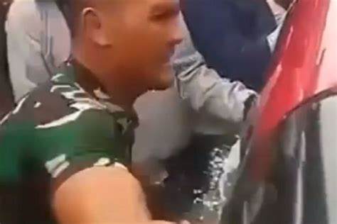 Viral Video Aksi Prajurit Tni Ad Pukul Kaca Mobil Hingga Pecah