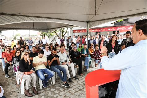 Prefeito Sivaldo Albino assina ordem de serviço para construção de duas