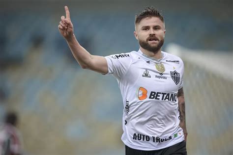 Em Maior Fase Goleadora Pelo Atl Tico Mg Sasha Reencontra O Santos