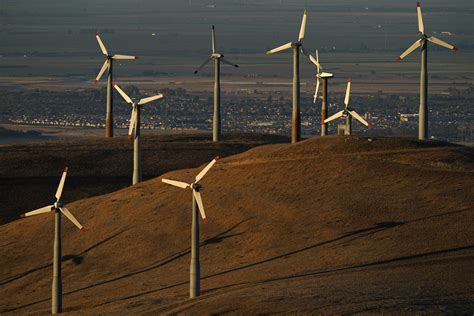 US Energy Panel Approves Rule To Expand Transmission Of Renewable Power