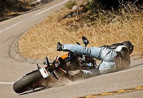 Causas De Los Accidentes En Moto Motor Y Racing