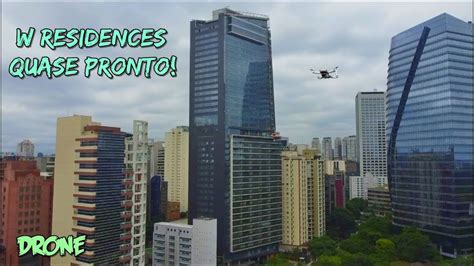 Drone mostra o W Residences quase pronto e edifícios nos arredores