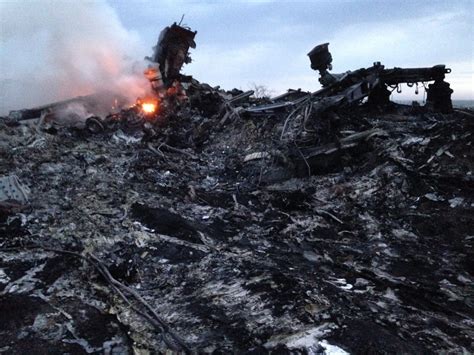 Graphic Photos Wreckage Malaysia Airlines Crash Ukraine Business Insider