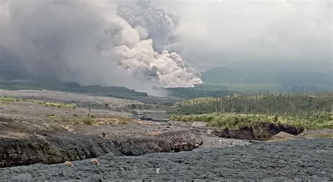 Indonesia Evac A A Cerca De Personas Por La Erupci N Del Volc N