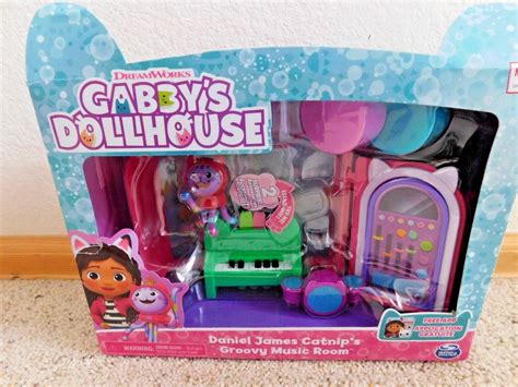 Gabby S Dollhouse Groovy Music Room With Daniel James Catnip Figure