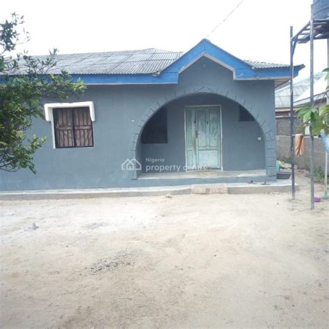 For Sale Full Plot Of Land With A Structure On It Ofin Ile Bayeiku