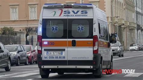 Livorno Mamma E Figli Investiti Sulle Strisce In Viale Italia