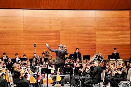 La Orquesta de Jóvenes de la Provincia de Alicante triunfó en La Nucía