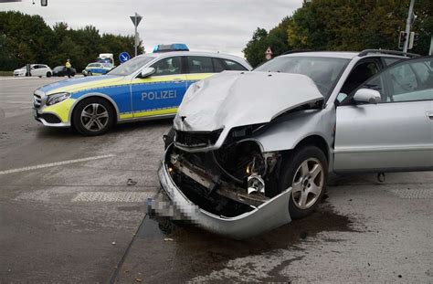 Zwei Menschen Bei Frontalzusammensto Schwer Verletzt