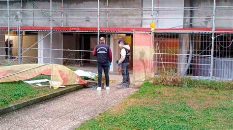 Tragedia A Ravenna Donna Si Getta Dal Nono Piano Con Figlia E Cane