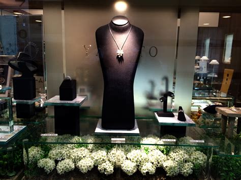 100 Jewelry Window Displays Ideas And Designs Zen Merchandiser