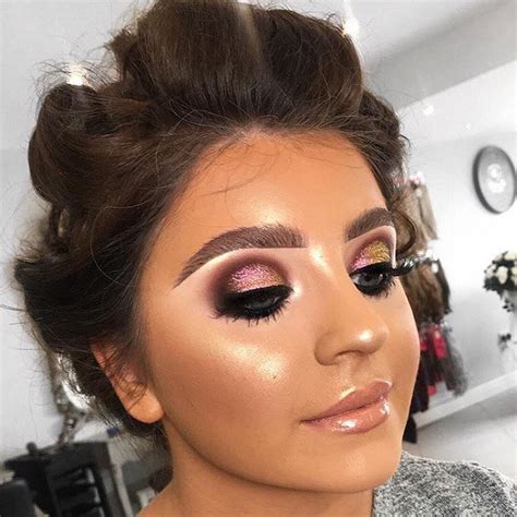 Fabulous Full Glam Makeup Looks To Flaunt This Fall Fashionisers