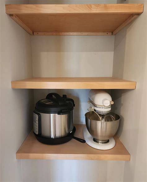 How carpenter elizabeth became the most famous artisan 12