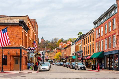 10 Best Charming Small Towns Near Chicago To Visit Right Now