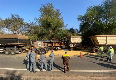 Motorista Morre Em Sp Ap S Carro Ser Prensado Por Carretas Tnh