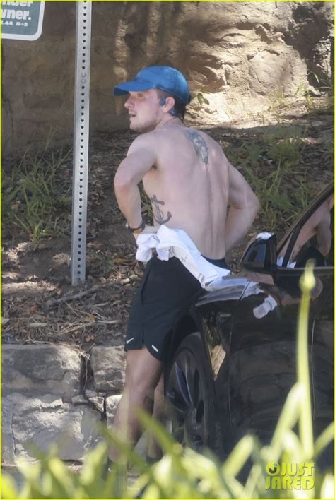 Josh Hutcherson Goes Shirtless For Run Around La Photo 5037086