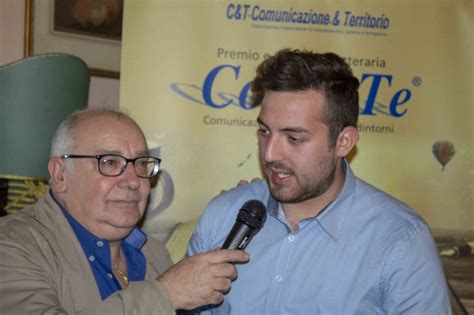 Marilù Oliva con il suo libro Le spose sepolte al Premio Te