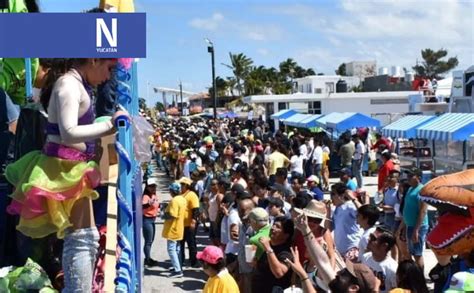 Se Acerca Largo Puente De Carnaval Para Estudiantes Yucatecos