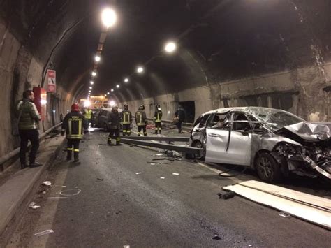 Brescia Incidente In Galleria Due Morti E Tre Feriti Gravi La