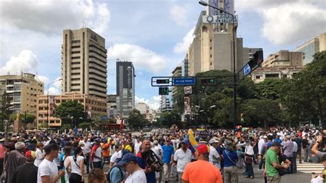 Venezolanos Retoman Las Calles Para Exigir Democracia